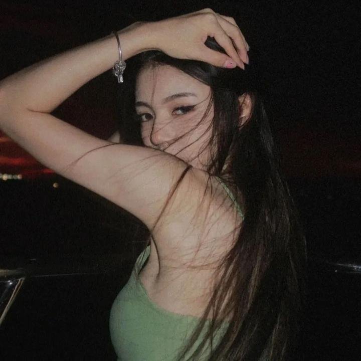 女孩的钓鱼慢活
