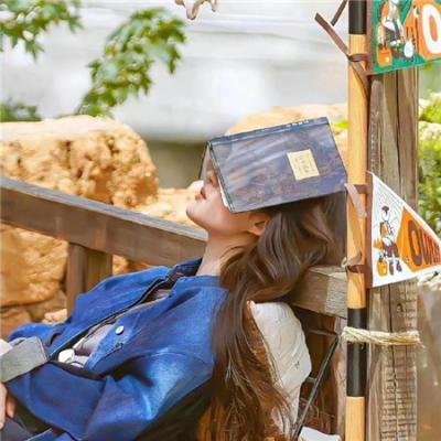 使用下方 20 个影片名，按顺序一一对应，不要改动片名文字，只根据片名和括号内类型提示来虚构全新的故事内容： 恐龙物语: 回到未来 234说爱你 请不要在病房里念佛 人民英雄 机巧女孩 驼背人与舞女 玩命大临演 用心中的刀砍去那悲伤 寻找黑母鸡 丈夫们，女人们，情人们 残酷的浪漫史 正义之战 戒烟不戒酒 八月狂想曲 华丽转身 没有秘密 迷雾惊魂 不死之魔 爸爸妈妈再见 贾方复仇记